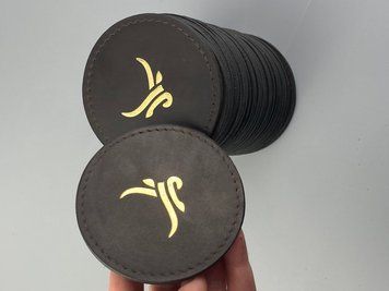 Шкіряна підставка під склянку та чашку прошита двошарова (костер, бірдекель) 9 см з натуральної шкіри ручної роботи з натуральної шкіри &mdash; фото виробу від майстерні Shiynik - Магазин шкіряних виробів