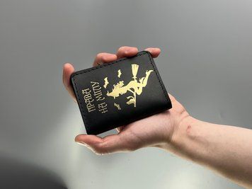 Шкіряна обкладинка для прав і техпаспорта "Права на мітлу" чорна з натуральної шкіри з натуральної шкіри &mdash; фото виробу від майстерні Shiynik - Магазин шкіряних виробів