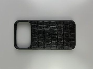 Шкіряний чохол для iPhone 17 Pro Max з натуральної шкіри ручної роботи | Преміальний захист смартфона з натуральної шкіри &mdash; фото виробу від майстерні Shiynik - Магазин шкіряних виробів