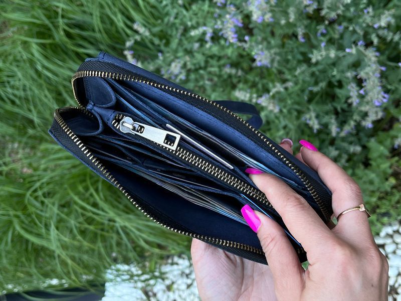 Шкіряний гаманець ручної роботи ZIPPER з додатковим відділенням (натуральна шкіра) у синьому кольорі з натуральної шкіри &mdash; фото виробу від майстерні Shiynik - Магазин шкіряних виробів
