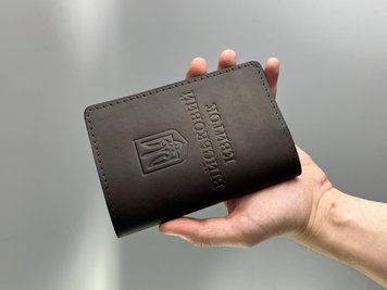 Шкіряна обкладинка на військовий квиток коньячна з натуральної шкіри ручної роботи з натуральної шкіри &mdash; фото виробу від майстерні Shiynik - Магазин шкіряних виробів