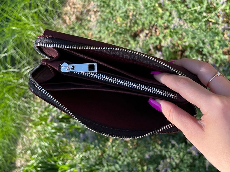 Шкіряний гаманець ручної роботи ZIPPER з додатковим відділенням (натуральна шкіра) у бордовому кольорі з натуральної шкіри &mdash; фото виробу від майстерні Shiynik - Магазин шкіряних виробів