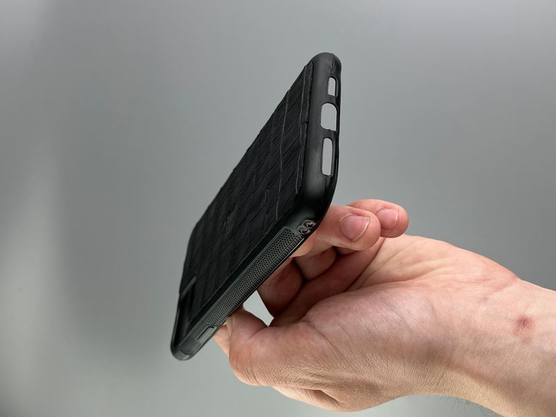 Шкіряний чохол для iPhone 11 Pro Max з натуральної шкіри ручної роботи | Преміальний захист смартфона з натуральної шкіри &mdash; фото виробу від майстерні Shiynik - Магазин шкіряних виробів