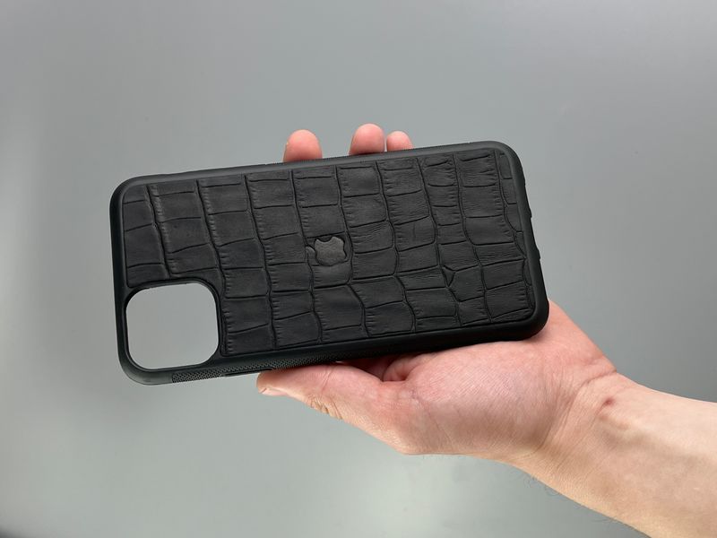 Шкіряний чохол для iPhone 11 Pro Max з натуральної шкіри ручної роботи | Преміальний захист смартфона з натуральної шкіри &mdash; фото виробу від майстерні Shiynik - Магазин шкіряних виробів