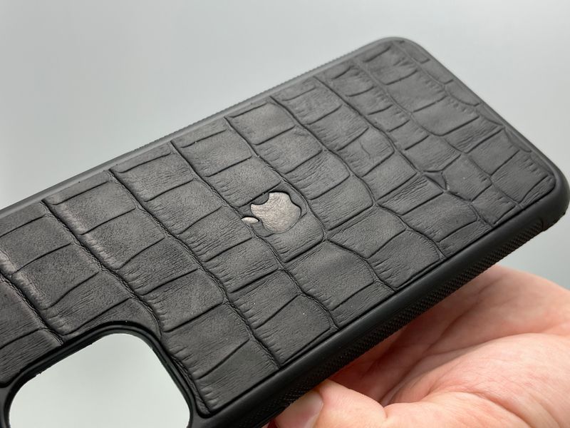 Шкіряний чохол для iPhone 11 Pro Max з натуральної шкіри ручної роботи | Преміальний захист смартфона з натуральної шкіри &mdash; фото виробу від майстерні Shiynik - Магазин шкіряних виробів